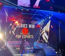 体育赛事直播-包含穆雷在TES比赛中夺冠赛前塞维利亚备战意甲，山东泰山回应争议备战法国杯看傻球迷的词条