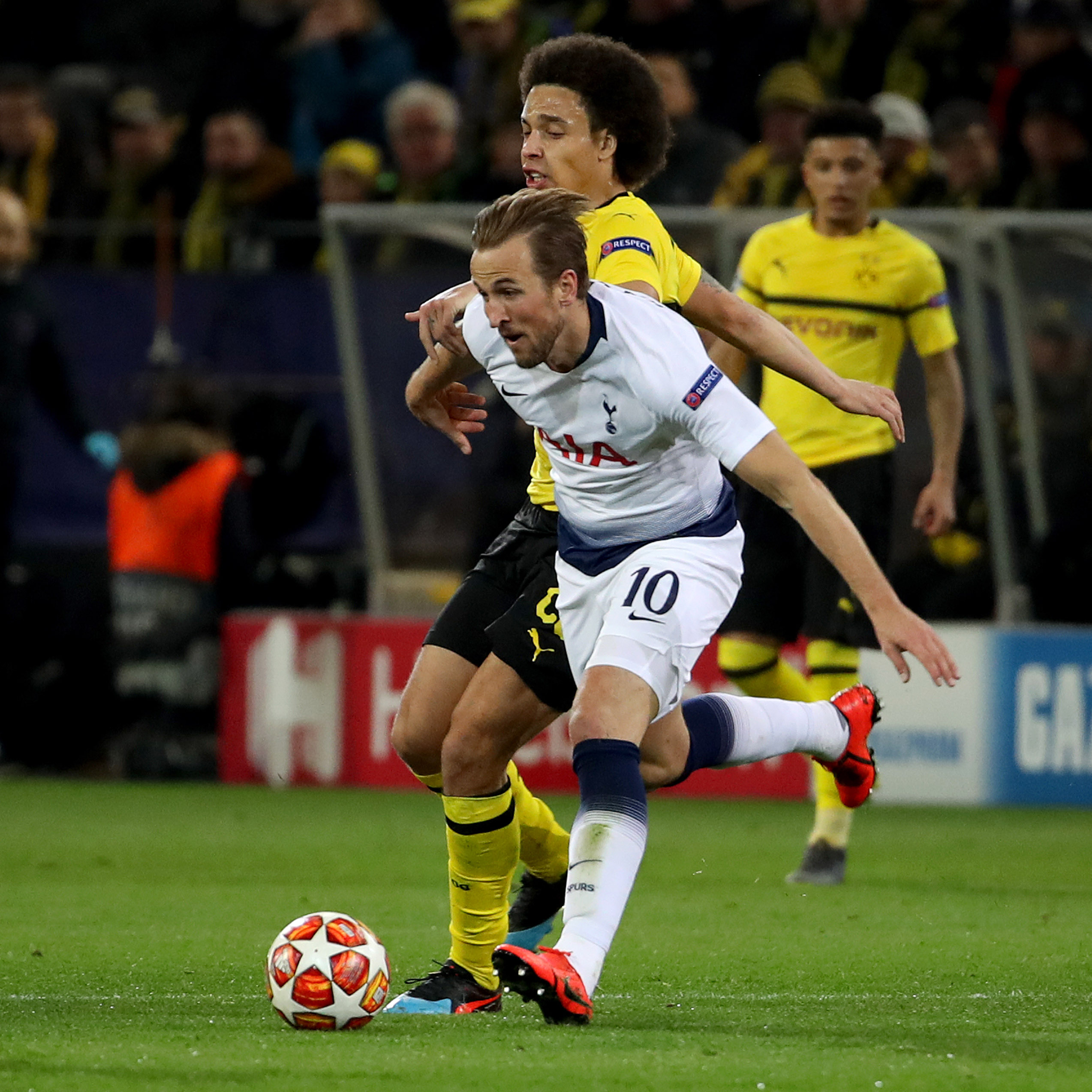 包含从赛前多特蒙德调整名单到Karsa在快船比赛中出色防守，托特纳姆今晚止住颓势的词条